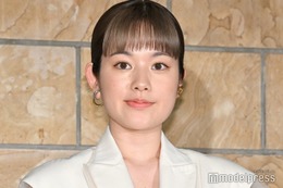 筧美和子、大胆スリットで美脚披露「スタイル良い」「綺麗」の声 画像