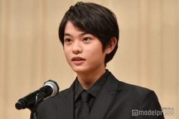 「怪物」で映画初出演の子役、新人賞で“一周回転”緊張のスピーチ 二宮和也「要約すると今後は二宮くんと一緒にやっていきたいということ？」＜第66回ブルーリボン賞＞ 画像