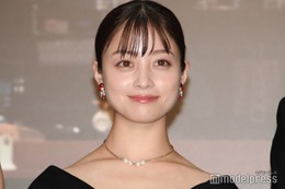 橋本環奈、透明素肌際立つノースリーブショットに反響「スタイル良すぎる」「天使」 画像