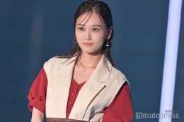 乃木坂46山下美月、美脚大胆披露 タイトなミニワンピ姿に「スタイル良すぎ」「ドキッとした」 画像