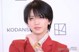 岩橋玄樹、SEXY赤スーツで久々の公の場 初写真集を自画自賛「やっぱり自分かっこいいなって思いました」＜Labneh＞ 画像