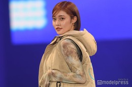 王林、ミニスカで美脚堂々披露【札幌コレクション2024SS】 画像