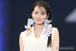 なこなこカップル・なごみ、大ぶり花ピアスに釘付け 華やかな“妖精”スタイル【札幌コレクション2024SS】 画像