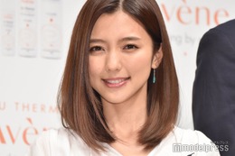 真野恵里菜、“久々”暗髪イメチェンに「美しさ増した」「似合ってる」の声 画像