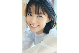 “連ドラ2本同時主演”志田彩良、透け感トップス着こなし 2つの顔を表現 画像