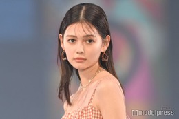 「ViVi」モデル・村上愛花、妹の早稲田大学卒業式駆けつけ2ショット公開「オーラがすごい」「姉妹そろって才色兼備」の声 画像