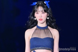 堀未央奈、ミニ丈で美脚披露「脚長い」「神スタイル」の声 画像