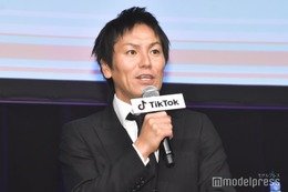 狩野英孝、金髪の美人姪っ子を顔出し公開「美しすぎる」「びっくり」の声 画像