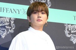 Nissy、母の誕生日にティファニーのダイヤアクセ贈る 大ぶりロックピアスで挑戦「今の時代でこそ男性が身に着けてもいいんじゃないかな」【ティファニーワンダー】 画像