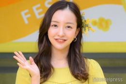 板野友美、美背中大胆披露「セクシー」「美肌眩しい」の声 画像