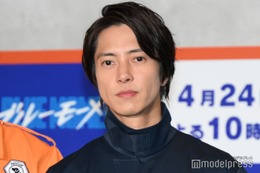 山下智久、7年ぶりフジドラマ出演＆主演に「帰ってきたなと日々実感」共演者が人柄絶賛「サークルの先輩くらい親しみやすい」＜ブルーモーメント＞ 画像