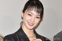 剛力彩芽、美肌輝くウエディングドレス姿「ため息出るほど美しい」「素敵」と反響 画像