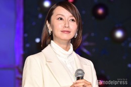 鈴木亜美、次男を顔出し公開 手繋ぎ2ショットに「そっくり」「かっこいい」の声 画像