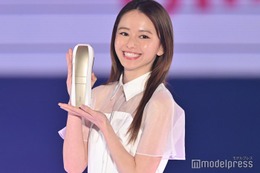 山本舞香、透け＆スリットドレスでセクシー肌見せ【GirlsAward 2024 S／S】 画像