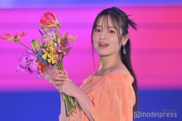 横田真悠、オフショルワンピで笑顔弾ける【GirlsAward 2024 S／S】 画像