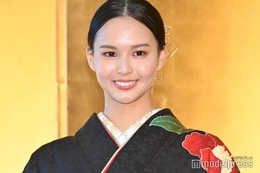 貴乃花光司の娘・白河れい、美背中＆デコルテ際立つドレス姿「抜群スタイル」「綺麗すぎる」の声 画像