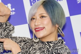 ぱーてぃーちゃん・信子、長髪イケメン夫との2ショット公開「お似合い」「リンクコーデ可愛い」と反響続々 画像