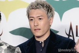 NEWS増田貴久、GENERATIONS中務裕太とのサシ飲み公開 酔っぱらい姿に「かわいすぎる」「赤ちゃんみたい」の声 画像