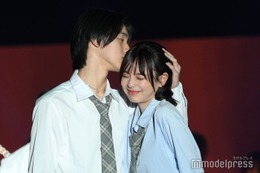 「今日好き」“まうバオ”Bao、小國舞羽の頭にキス【TGC teen ICHINOSEKI 2024】 画像