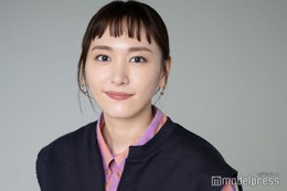 新垣結衣、傷ついた経験は「乗り越える」ではなく「一緒にいる」デビュー当時からブレない“軸”に迫る【「違国日記」インタビュー後編】 画像