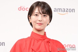 浜辺美波、オフショットが「プリクラ並の完成度」と話題 画像