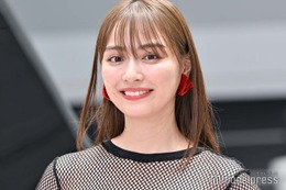 内田理央、美ウエストちらり 阪神ユニフォームアレンジに絶賛の声「着こなし可愛い」「スタイル抜群」 画像