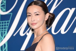 長谷川京子、こだわりの自宅公開 海外取り寄せの壁紙にスタジオ驚き「外国みたい」 画像