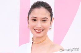 広瀬アリス、美肩ライン魅せ “無償の愛”注ぐ存在明かす「愛とは自分を犠牲にするもの」【ミス ディオール展覧会 ある⼥性の物語】 画像