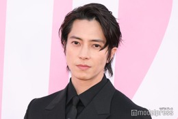 山下智久、ブラックスーツで華麗に登場 フランスでの“経験”回顧【ミス ディオール展覧会 ある女性の物語】 画像