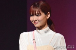 フォーエイト48あみか、キャミ×ミニスカ姿で美肌開放「ビジュ強い」「スタイル抜群」絶賛の声 画像