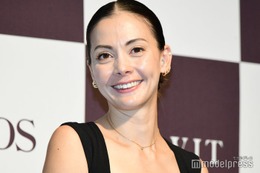 土屋アンナ、娘の“顔出しショット”に「可愛すぎる」「性格までそっくり」と反響 画像