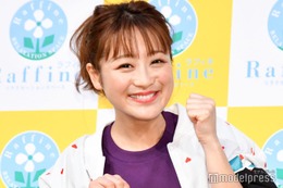 鈴木奈々、大物男性歌手と頬寄せ2ショット 意外な交流明かす 画像