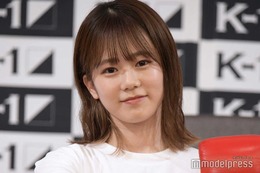 川口葵、美谷間チラリ 胸元ざっくりトップス姿に「スタイル抜群」「セクシー」の声 画像