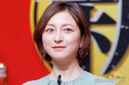 広末涼子、純白ベアトップで美デコルテ輝く “嬉しいお知らせ”予告も 画像