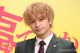 中島健人、主演ドラマ衣装は「オーダメイドグリーン」ビジュアルへのこだわり語る【しょせん他人事ですから〜とある弁護士の本音の仕事〜】 画像