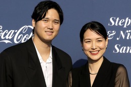 大谷翔平選手＆田中真美子さん夫妻、ドレスアップでレッドカーペット登場 夫婦2ショットに「ゴージャス」「かっこいい」の声 画像