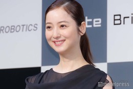 佐々木希、YouTube初投稿で自宅・ルーティーン公開「すっぴん？」「かわいすぎる」とファン感激 画像