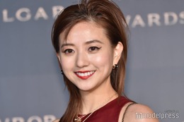 伊藤千晃、息子との2ショット公開 美脚披露にも「スタイル良すぎ」「着こなしかっこいい」と反響 画像