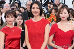 松下奈緒ら、華やかなドレス姿で集結 木村文乃が会見中の“ハプニング”に笑顔で対応【スカイキャッスル】 画像