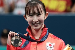 【パリ五輪】卓球女子銅メダル・早田ひな選手、可愛すぎるファンサが話題 金メダルスマイル美女に熱視線【プロフィール】 画像