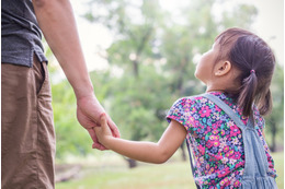 【保育参観で…】娘「この子が私の好きな子だよ」にパパの表情が急変！？「切なくてたまらない」 画像