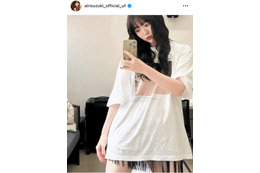 鈴木愛理、自身の“幼少期”柄Tシャツを着こなした自撮りSHOTに「センスがさすが」「おしゃれ」と反響 画像