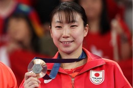 パリ五輪バドミントンわたがしペア・東野有紗選手が結婚 お相手はコーチ 渡辺勇大選手に続く発表 画像