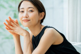 20代の後輩「30代だと思ってた…」年下が憧れる女性の特徴とは！？ 画像