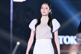 なこなこカップル・なごみ、ミニスカでほっそり美脚輝く【TGC 2024 A／W】 画像