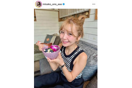 宇野実彩子、アサイーボウルを持ってにっこり！朝カフェSHOTに「可愛すぎる」「無造作な髪形が好き」 画像