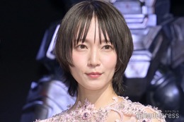 吉岡里帆、初の洋画吹替オファーに“武者震い”「正直震えました」 話題の新ヘア姿で登場【トランスフォーマー／ONE】 画像