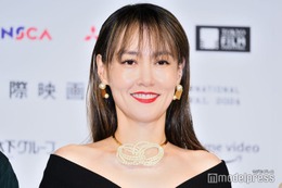 菊地凛子、美デコルテ輝くブラックドレス姿「第37回東京国際映画祭」ナビゲーター就任 画像