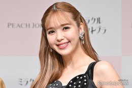 藤田ニコル、新婚旅行でハワイへ 美肌輝くベアトップドレス姿に「お姫様」「左手薬指が眩しい」の声 画像