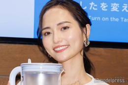 山賀琴子、イケメン夫との密着ショット公開 左手薬指の指輪にも「キュンとした」「お似合い夫婦」と反響 画像